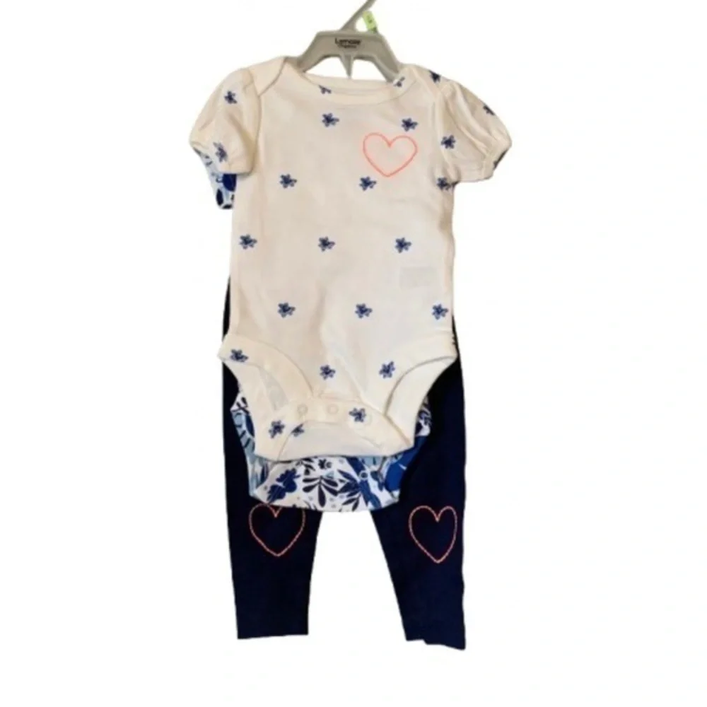 NWT. LAMAZE Baby 3 Piece Floral and Heart Set